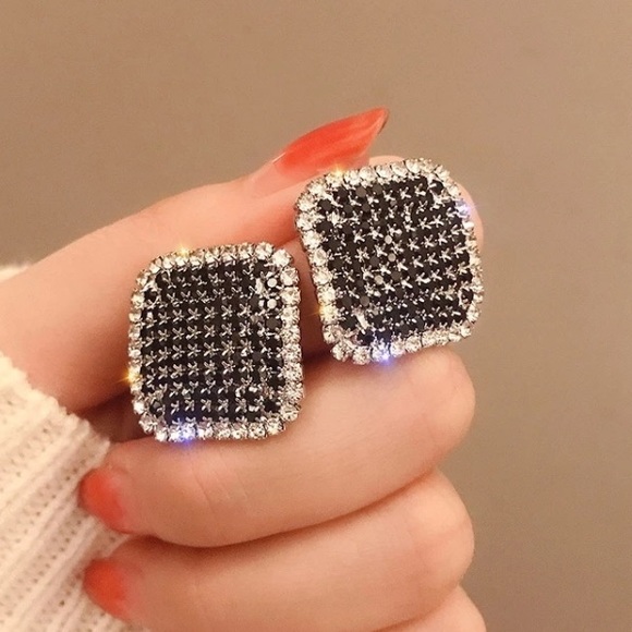 Gorgeous Black Rhinestone Earrings - Picture 3 of 6